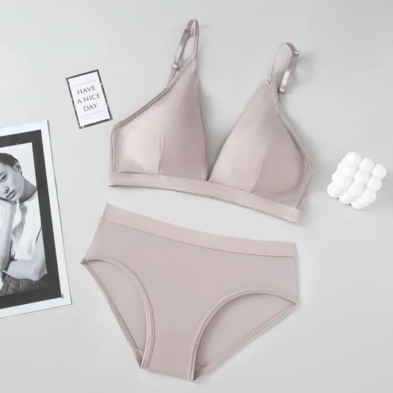 Women Seamless Bra and Panties Set Low Waist Ice Silk Briefs Non-Wire Bra Sexy Lingerie Female Push up Bra Comfort Underwear Set
